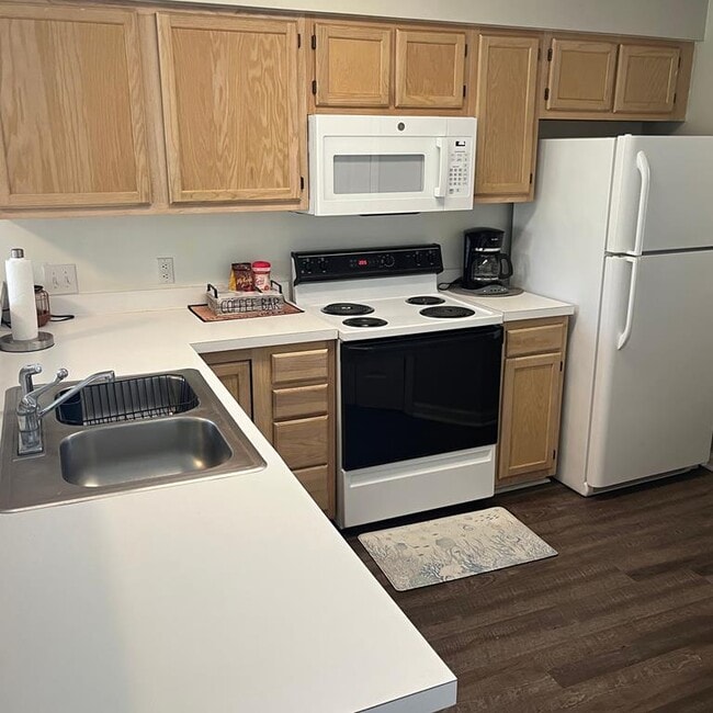 Building Photo - 537 White River Dr