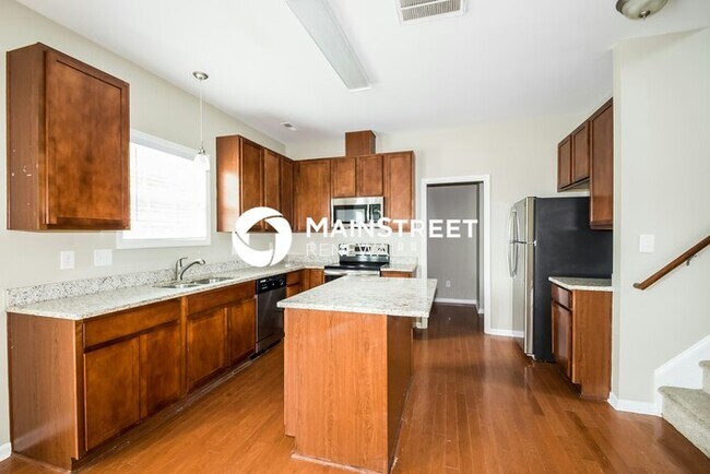 Building Photo - 3 Bedroom Pet-Friendly Home in Durham, NC with Main Street Renewal