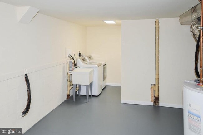 Building Photo - 6584 Madrigal Terrace