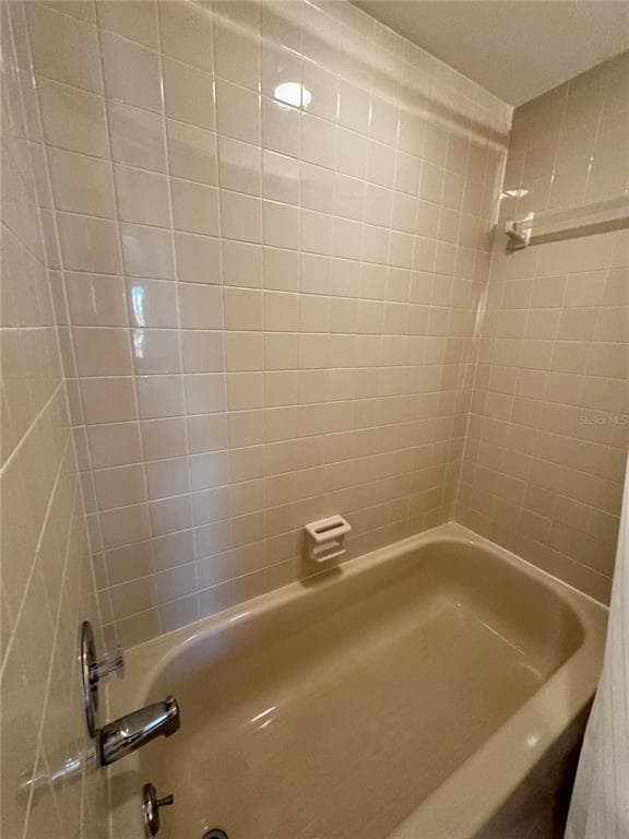 Building Photo - 4644 Weybridge St