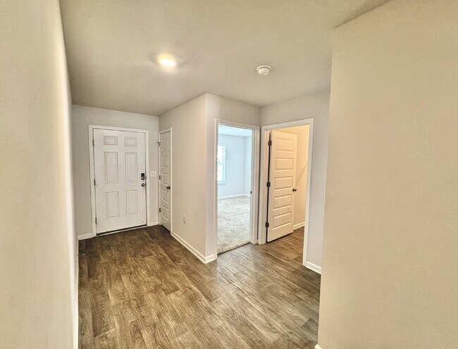 Building Photo - New rental in Brighton Oaks! Conveniently located off Hwy 231, this community conveniently close ...