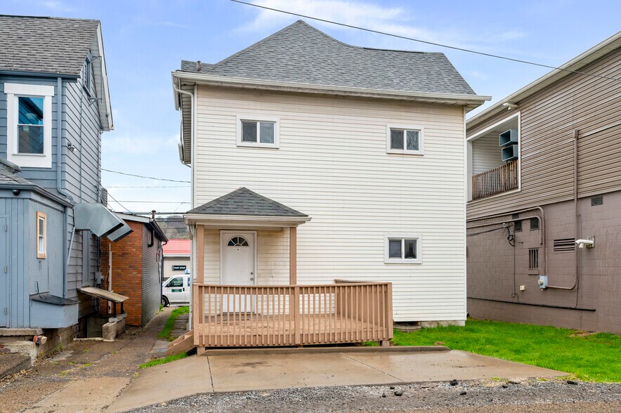 Building Photo - 872 4th Ave