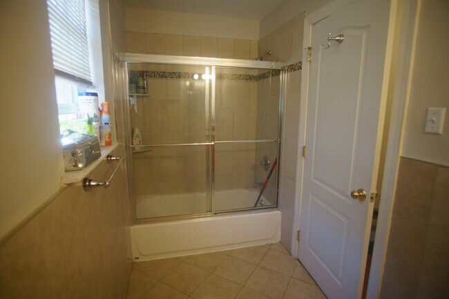 Building Photo - 609 N 34th St