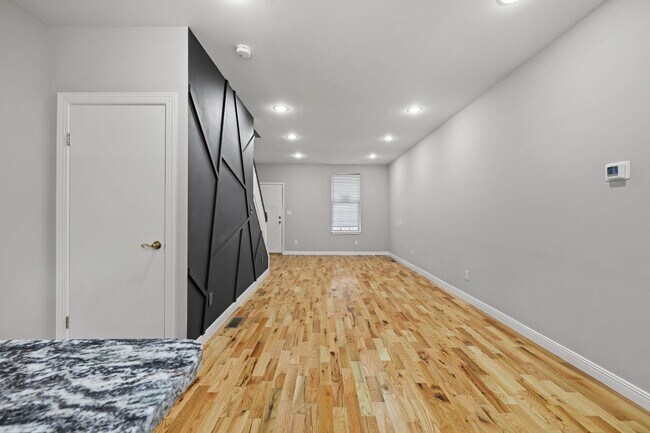 Building Photo - ??? NEWLY UPDATED, 3BED & 1BATH HOME LOCATED NEAR TEMPLE HOSPITAL / MEDICAL CENTER ???