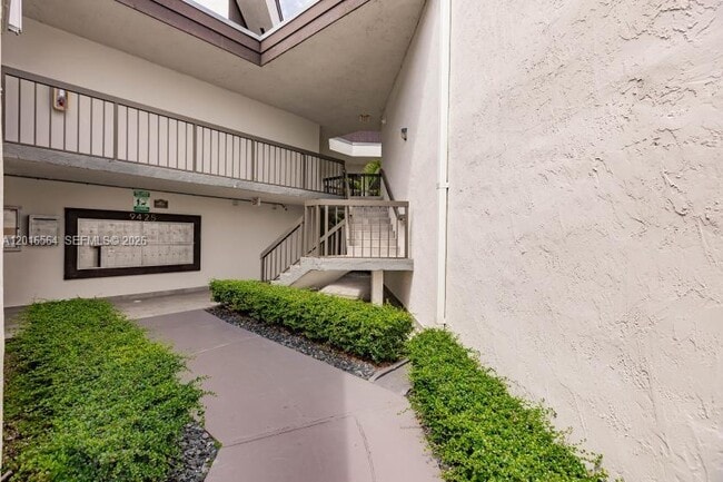Building Photo - 9425 Fontainebleau Blvd