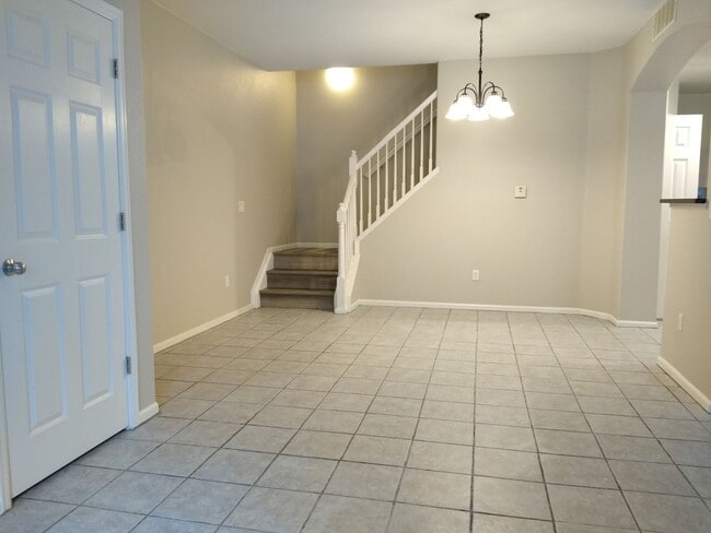 Building Photo - Beautifull Spacious 2 Bedroom 2 Bath Townh...