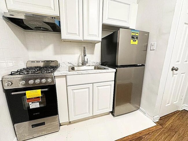 Building Photo - 111-14 76th Ave