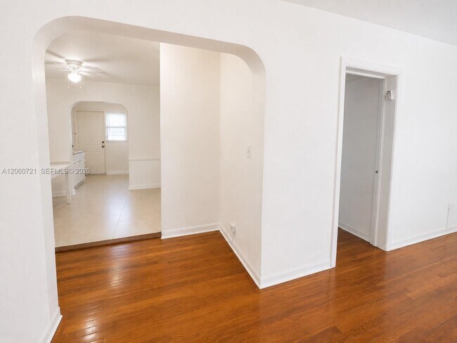 Building Photo - 7407 Byron Ave