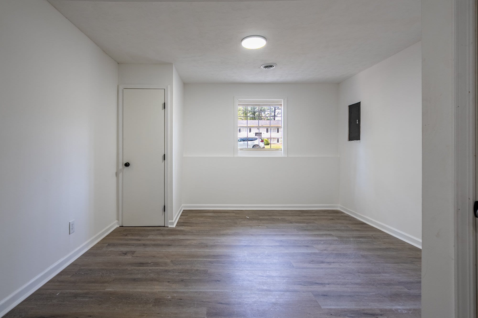 Building Photo - 6310 Thornhedge Dr