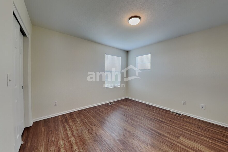 Building Photo - 16322 E 104th Way