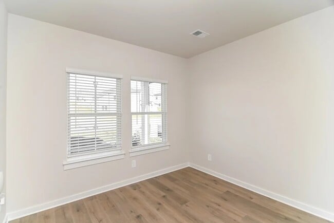 Building Photo - 1318 Bluffton Cir