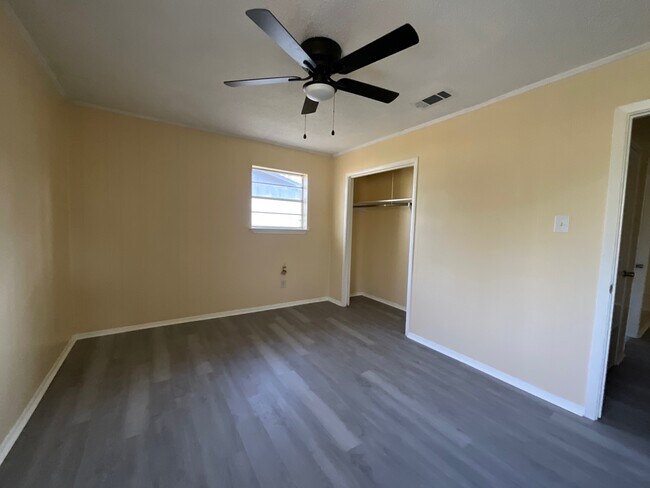 Building Photo - 1361 Shady Ln