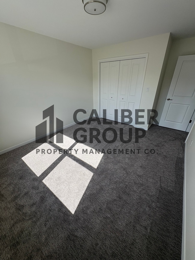 Building Photo - 3 Bd 1 Ba Condo for rent in Waterloo, IA