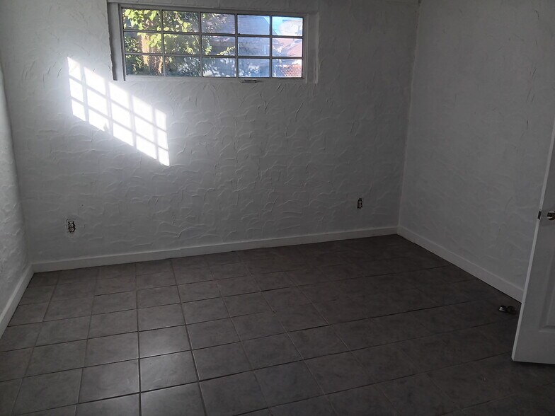 Building Photo - 803 Bowden St