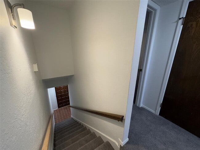 Building Photo - 3325 Brookhollow Ct