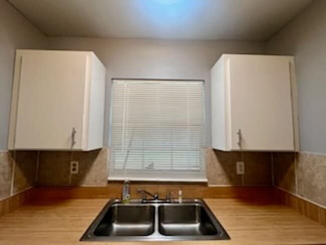 Building Photo - Marion Oaks home