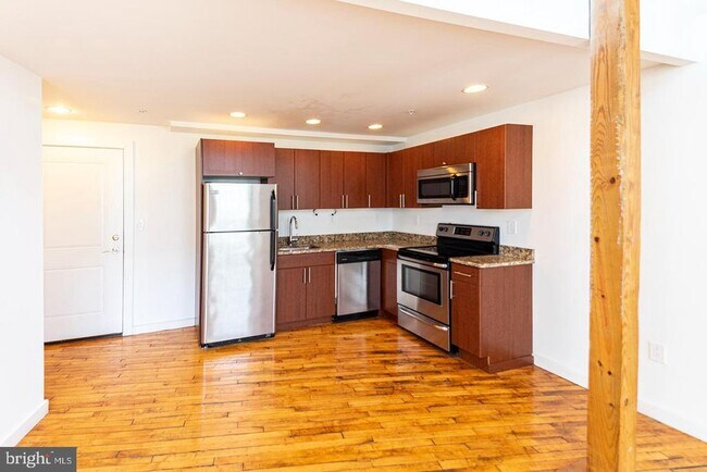 Building Photo - 4 Leverington Ave