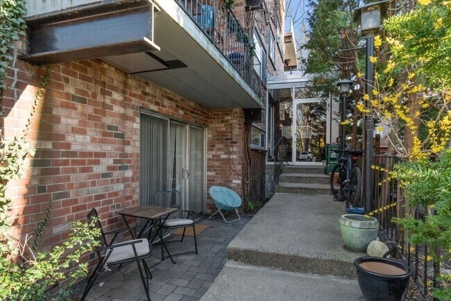 Building Photo - 76 Garfield St