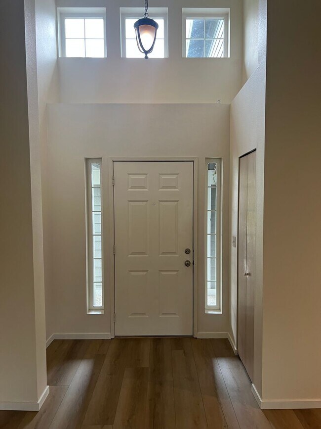 Building Photo - Corner lot home Maple Valley!