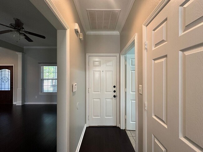 Building Photo - Stunning 4 Bed 3 Bath Home in WHISD!