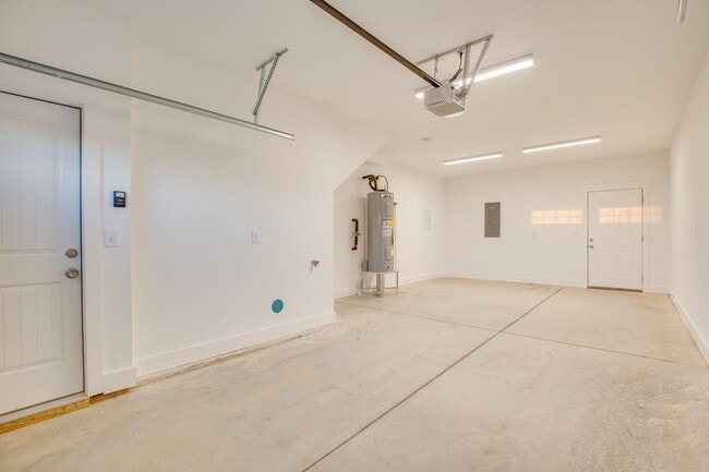 Building Photo - Townhome in Chapel Hill