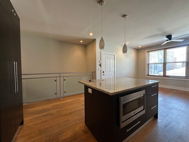Building Photo - 1263 N Honore St