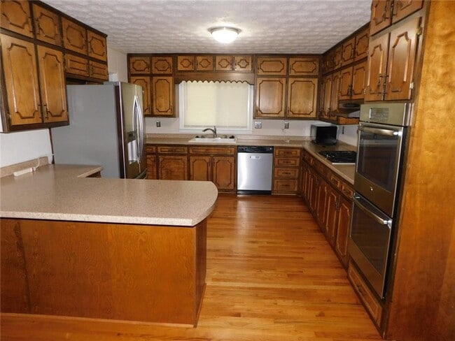 Building Photo - 626 Indian Hills Pkwy NE