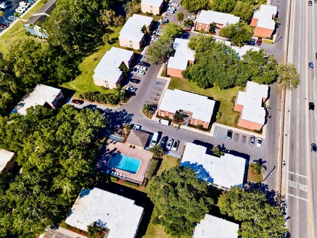 Primary Photo - 2 bed 1 bath condo close to IMG