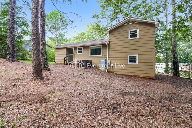 Building Photo - 1022 Birchwood Dr