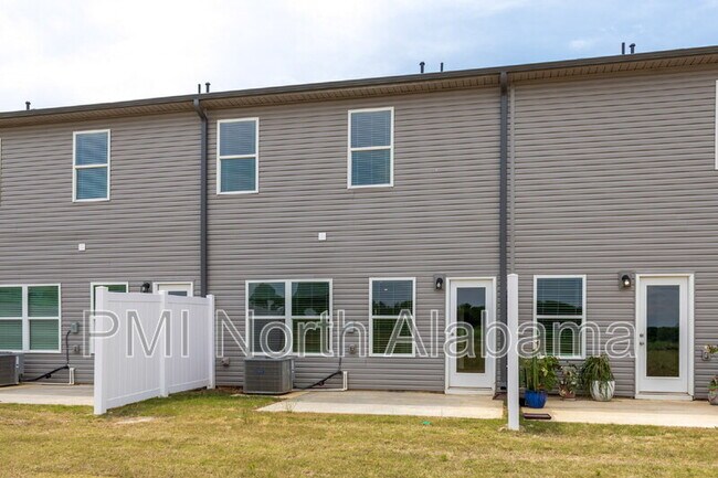 Building Photo - 7593 Discovery Pt Dr NW