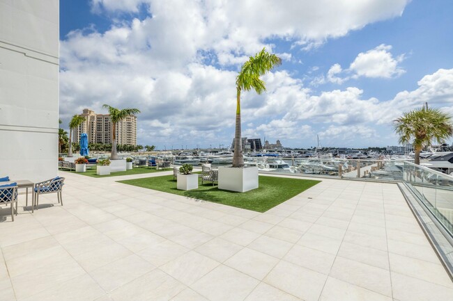 Building Photo - 400 N Flagler Dr