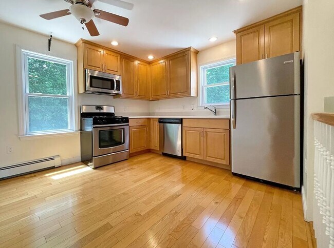 Primary Photo - 35 Green St
