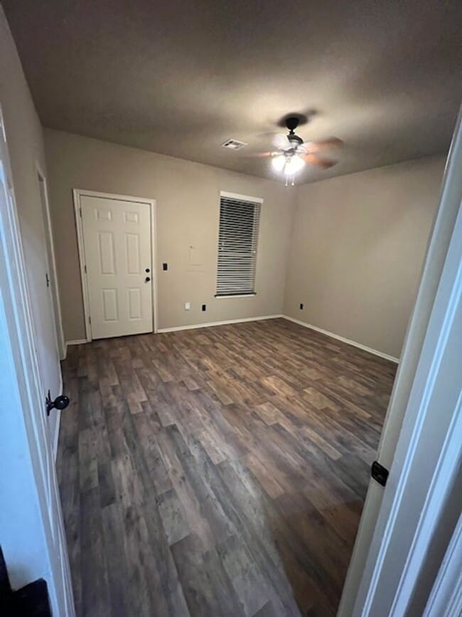 Building Photo - Updated Duplex - Yukon Schools - Close to ...