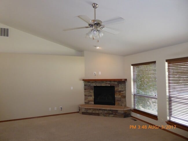 Building Photo - Beautiful 6 Bed/3 Bath House in Hayden, ID!