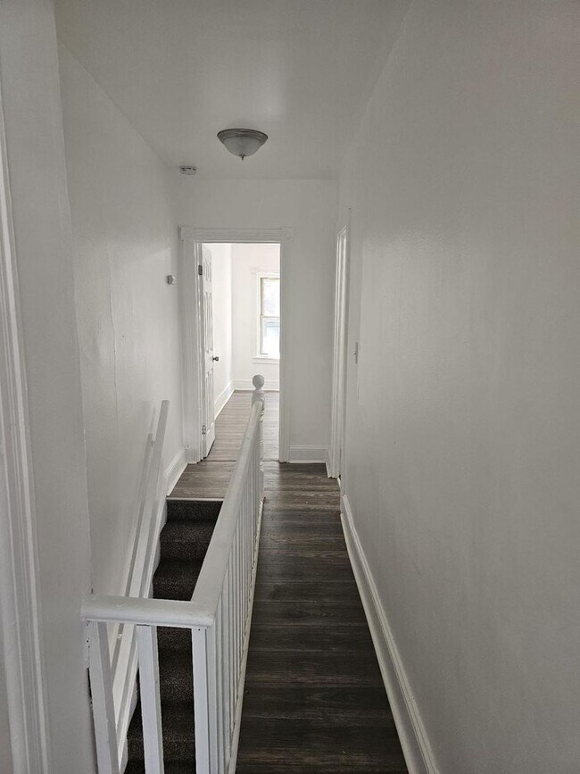 Building Photo - 3 bed 1 bath