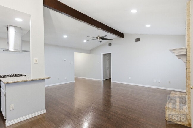 Building Photo - 401 Oakridge Pass