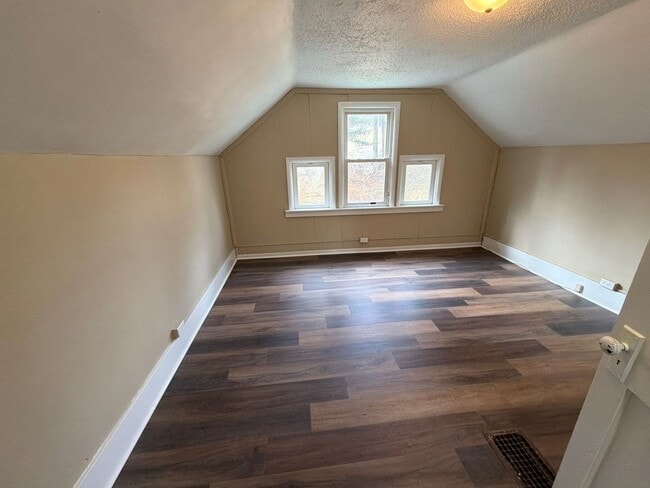 Building Photo - Two bedroom home on Weirton Heights