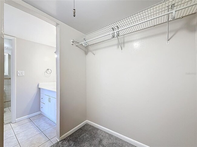 Building Photo - 890 N Village Dr