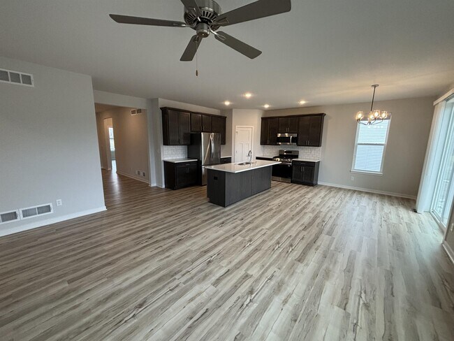 Building Photo - 549 Calvin Ln