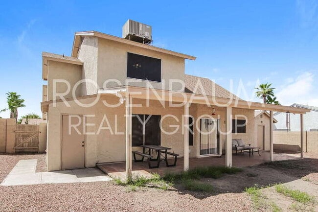 Building Photo - Gorgeous 3-beds, 3-baths home in the Suncr...