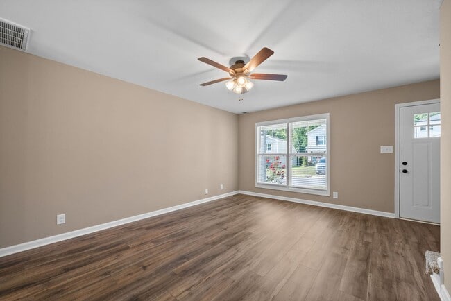 Building Photo - 3 Bedroom Home for Rent!