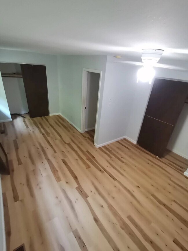Building Photo - 4045 Country Club Dr