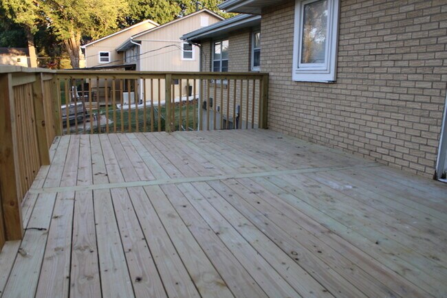 Building Photo - 4 Bedroom and 3 full bath home in Kansas C...