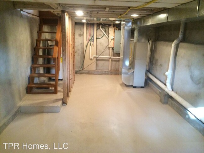 Building Photo - 3 br, 1.5 bath House - 2646 E Mayfield St