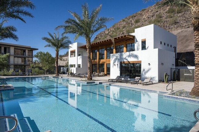 Building Photo - 4849 N Camelback Rdg Dr