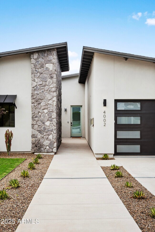 Building Photo - 4002 N 33rd Pl