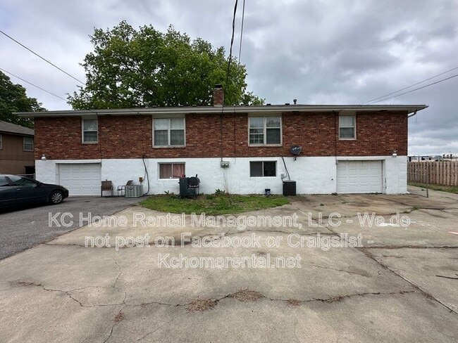 Building Photo - 708 NW Mock Ave