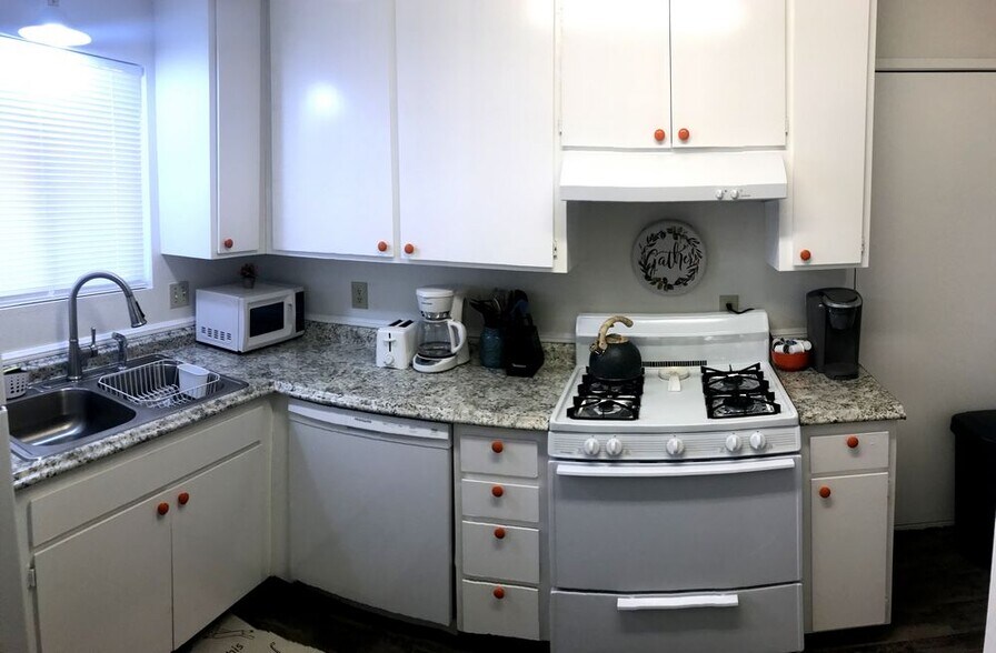 Building Photo - 73829 S Slope Dr