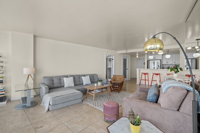 Building Photo - 700 E Ocean Blvd