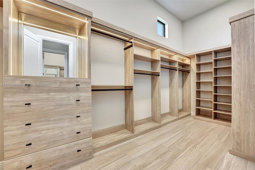 Building Photo - 17130 Magnolia Estates Dr